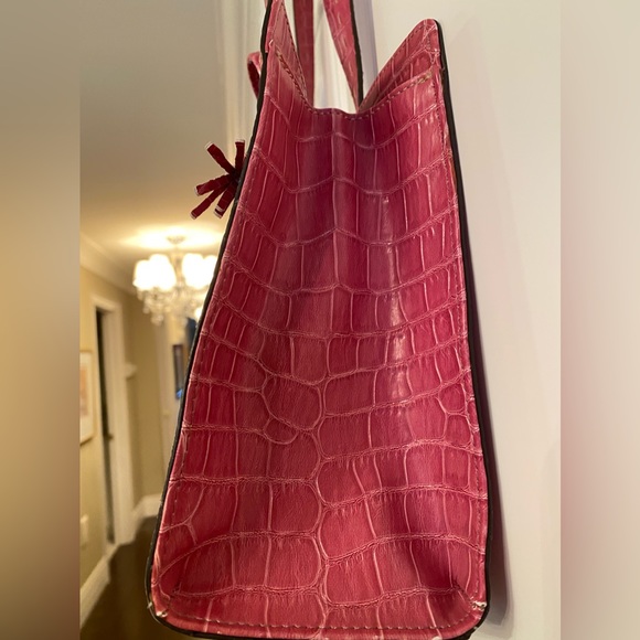 NWOT Liz Claiborne Pink Croc Embossed Vegan Leather Shoulder Bag - Picture 3 of 11
